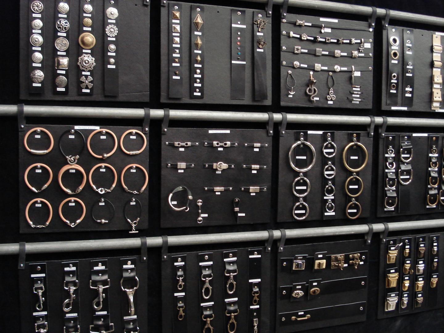 Cuirs , Pompaire Peausserie , Rennes Lacets et lanières cuirs , Nantes